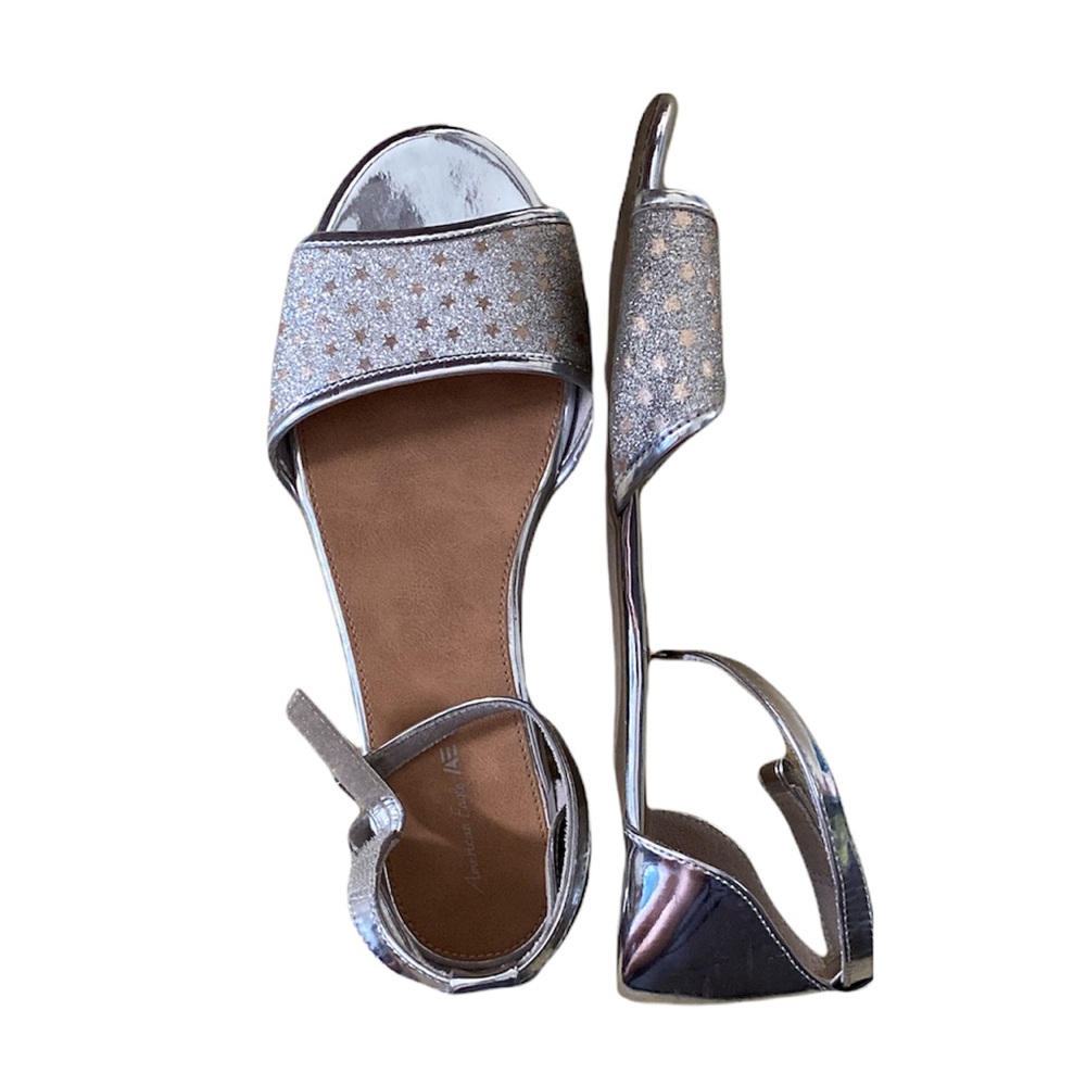 American Eagle - Girls Silver sandals (Size: 3)